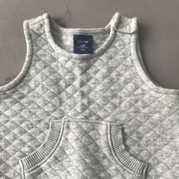 BabyGap quilted sleeveless one piece 0-3 months. - Picture 2 of 5